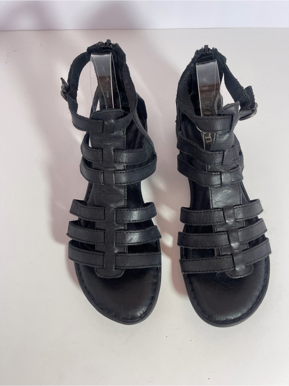 EUC Born Tripoli Black Leather Strappy Gladiator Sandals woman’s size 9
